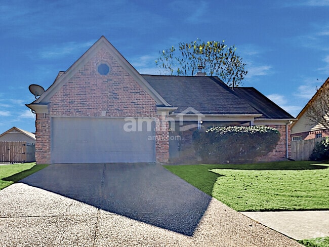 Building Photo - 11215 Wolf Woods Dr Rental
