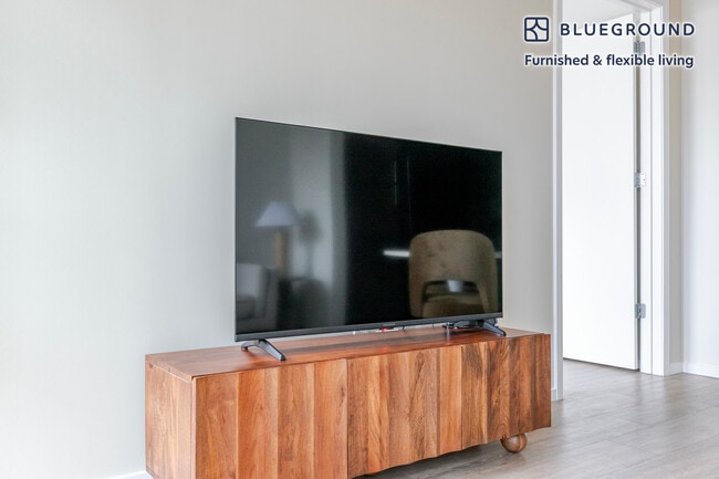 Photo - 211 W Scott St Unit FL3-ID1373