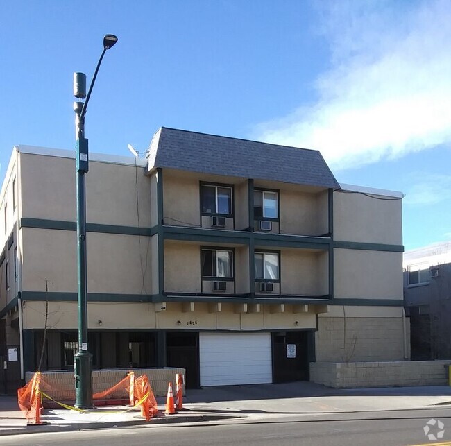Building Photo - 1425 N Yosemite St Rental