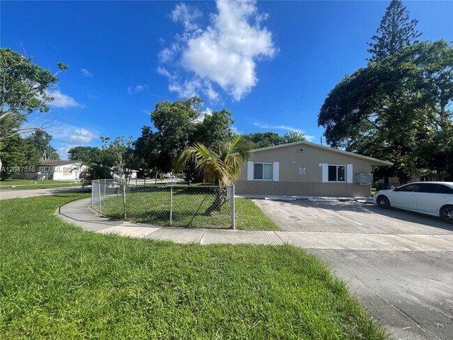 Photo - 5200 NW 16th St Unit 1