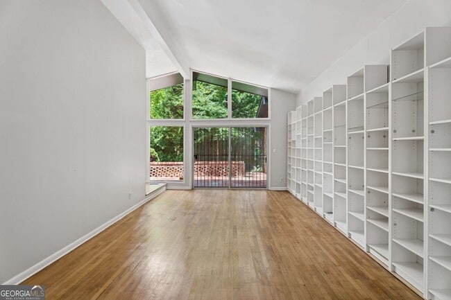 Photo - 3543 Cloudland Dr