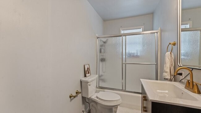 Building Photo - 830 W Caraway St