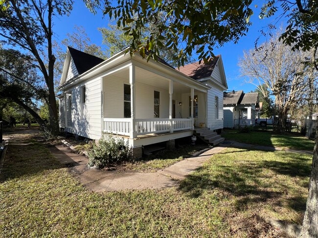 Photo - 875 N 4th St