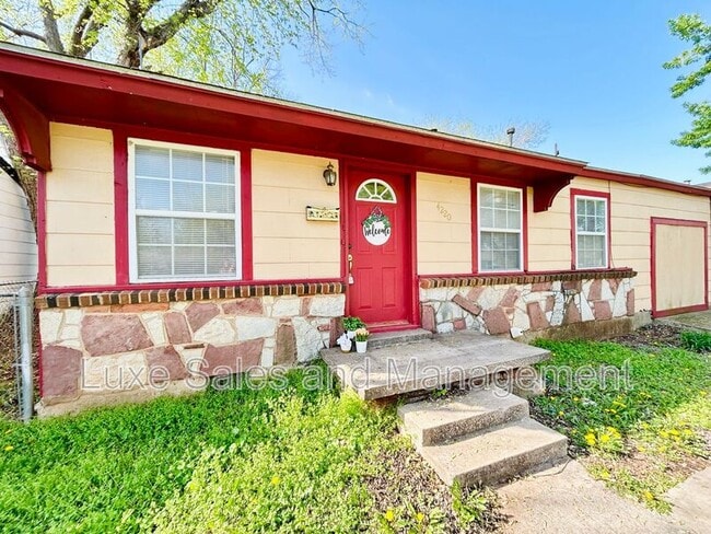 Photo - 4220 SE 25th St