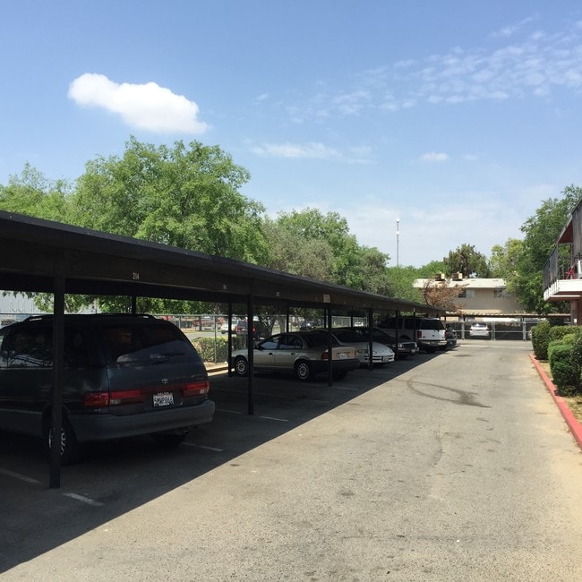 Cochera - Villa Pines