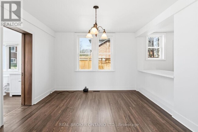 Photo - 295 Plains Rd W