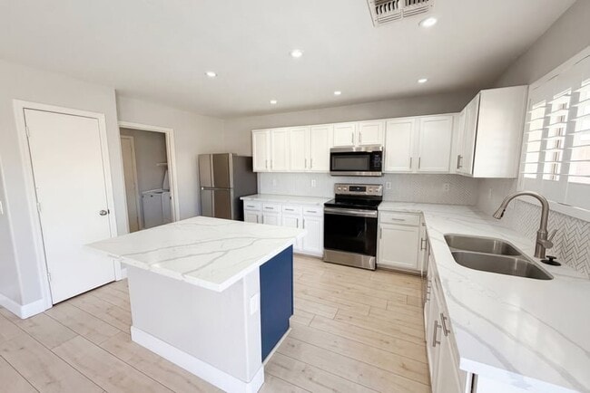 Photo - 11810 W Miami St