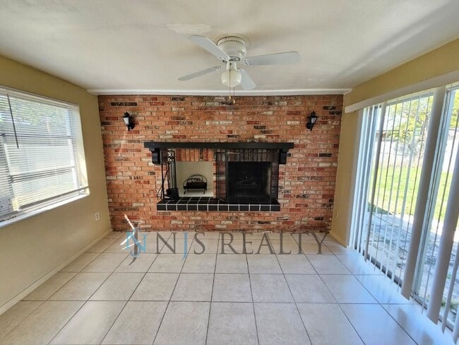Photo - True 2/1.5/1 with FIREPLACE, fenced yard and all tile flooring throughout!
