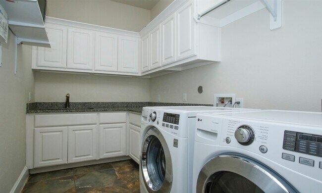 Photo - 39 Paloma Bend Pl