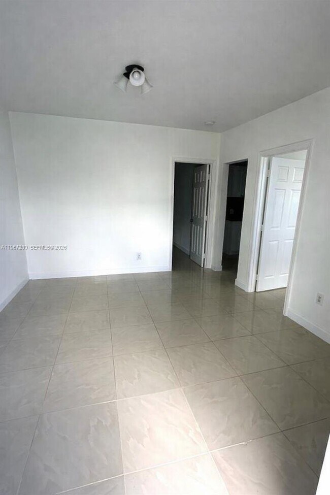 Building Photo - 1770 NW 19th Terrace Unit G