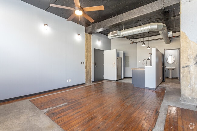 1BR, 1BA - 635SF