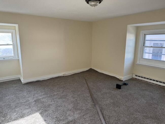 Photo - 1 W Broad St