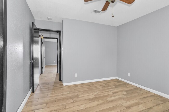 Photo - 1035 Lovett St