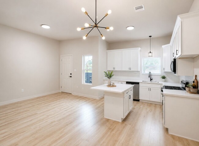 Photo - 326 Clearwater St