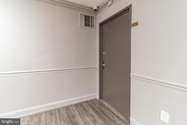 Building Photo - 2101 Chestnut St Unit 1608