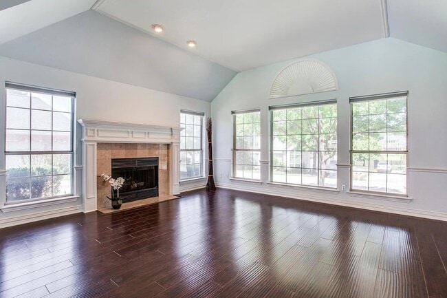 Photo - 63 Remington Dr W