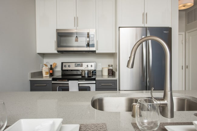 State Street Station Apartments State-of-the-Art Kitchen - State Street Station