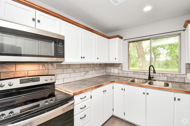 Building Photo - 210 Prune St Rental