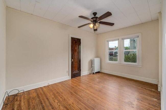 Photo - 2078 St Clair Ave