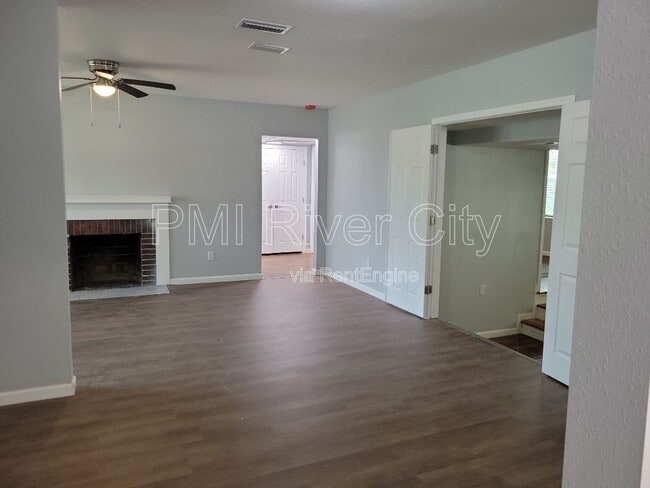 Photo - 1356 River Hills Cir E