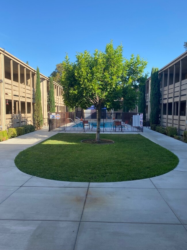 Monroe Manor Apartments - Monroe Manor Apartments