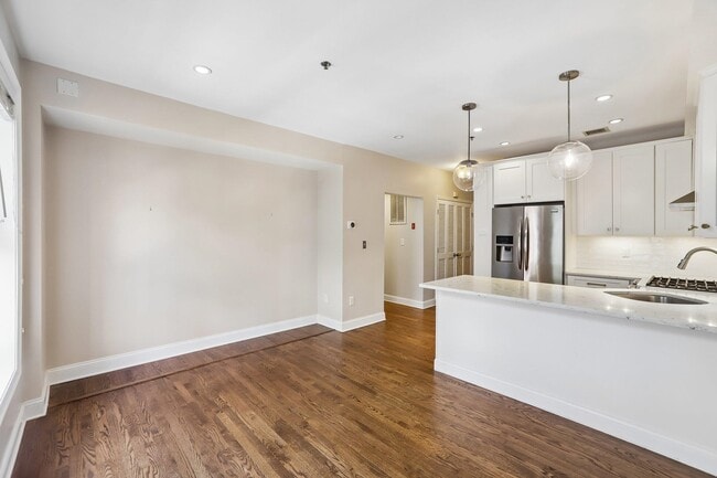 Building Photo - 501 9th St Unit 309