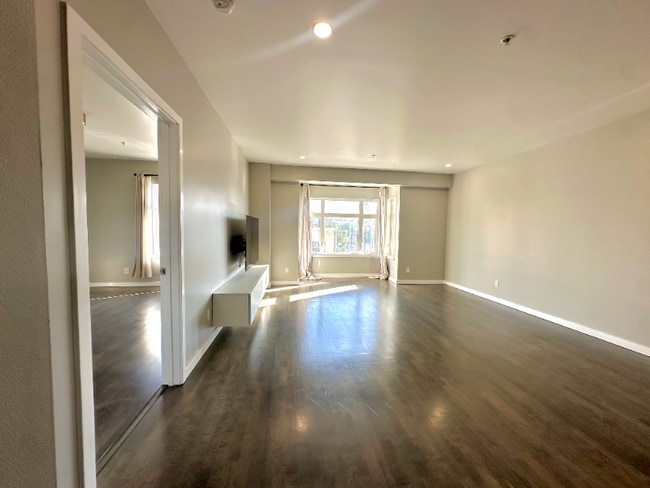 Building Photo - 4343 3rd St Rental