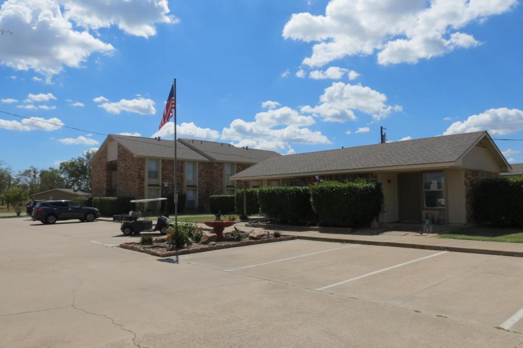 Photo - 770 Oak Hill Dr