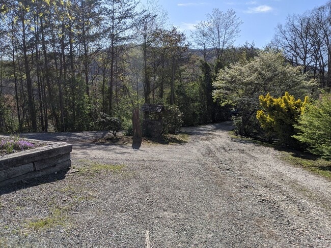 Photo - 2 Bed 1 Bath Cabin- All Utilities Included...