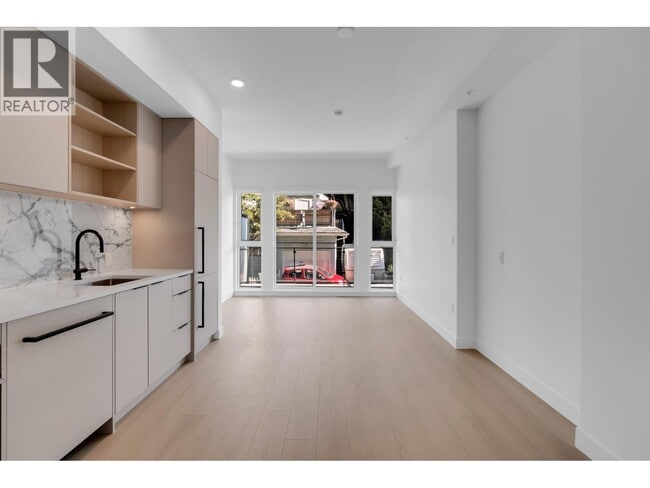422 E 3rd St Unit 2XX