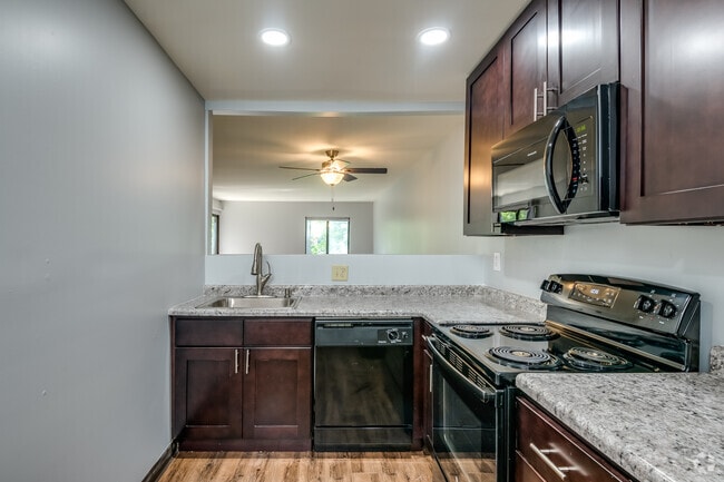2 BR, 1.5 BA - 1,100SF