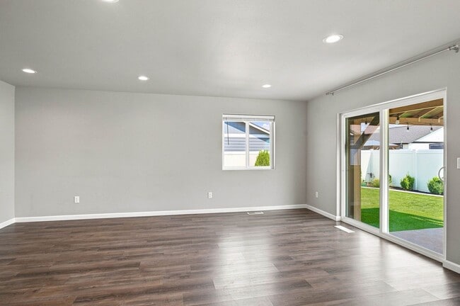 Photo - 1469 Curtis Dr