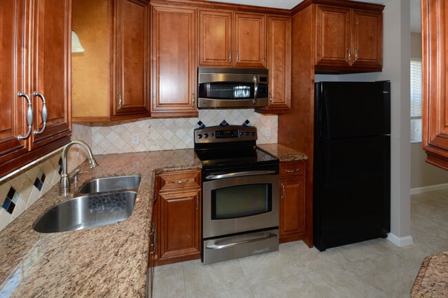 Photo - READY FOR A NEW TENANT - EXCELLENT PRIVATE...