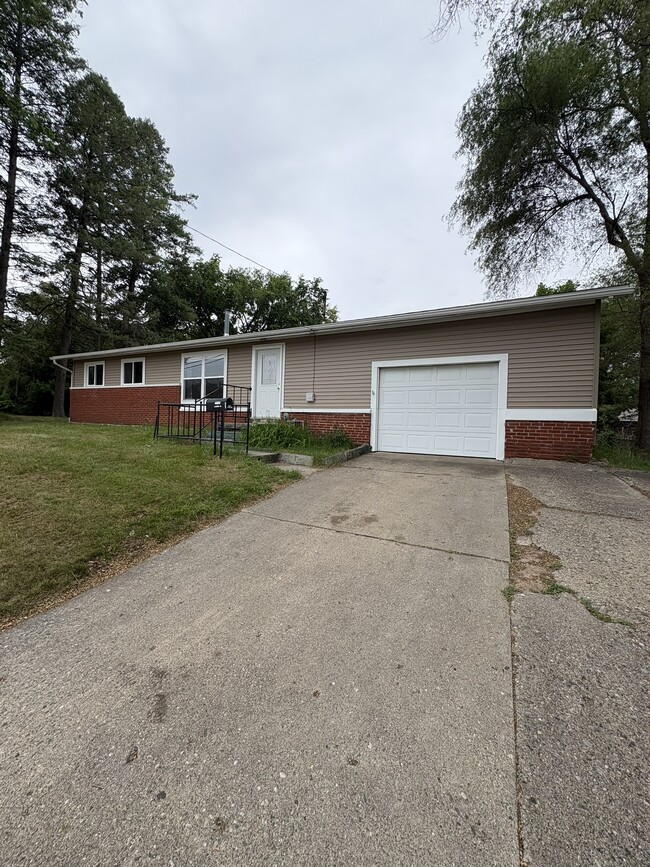 Photo - 1005 E North St