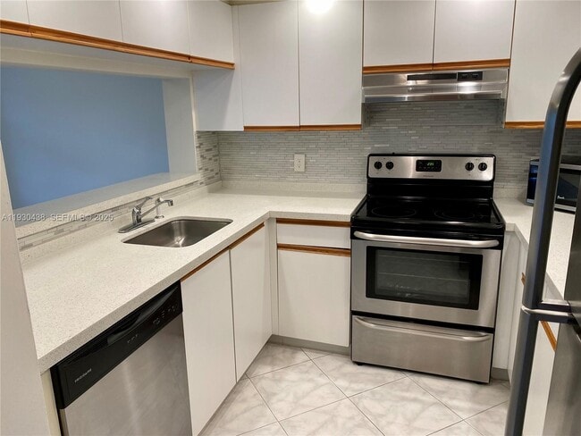 Building Photo - 12850 SW 4th Ct Unit 413I