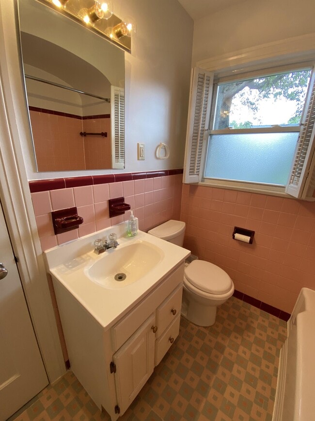 Photo - 2211 Wendell Ave House