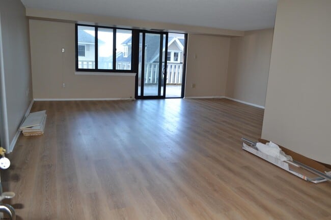 Photo - 100 S Berkley Square Unit 4H