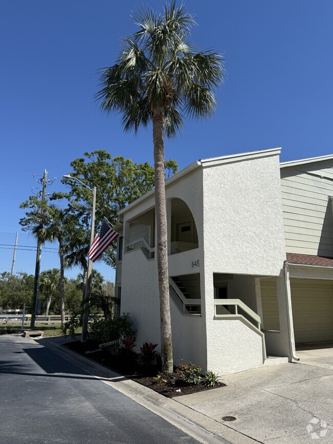 Building Photo - 645 Drake Ln N Unit 645 Drake Lane N Rental