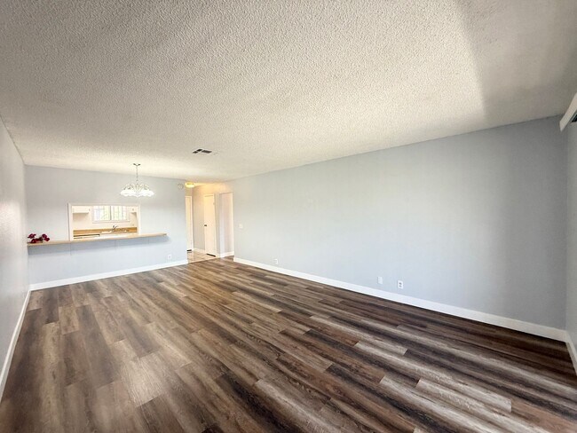 Photo - 2/BD 2/BA Comfort & Convenience in the Hea...
