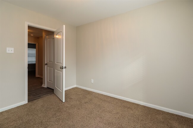 Photo - 17239 Glen Oaks Dr