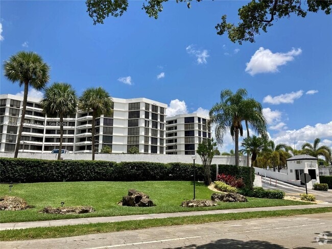 Building Photo - 13951 Kendale Lakes Cir Unit 604-A Rental