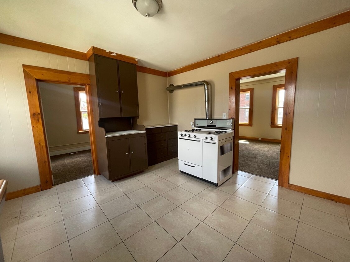 Photo - 309 Hampden St.  (#)