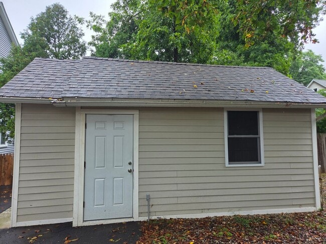 22 Davis St