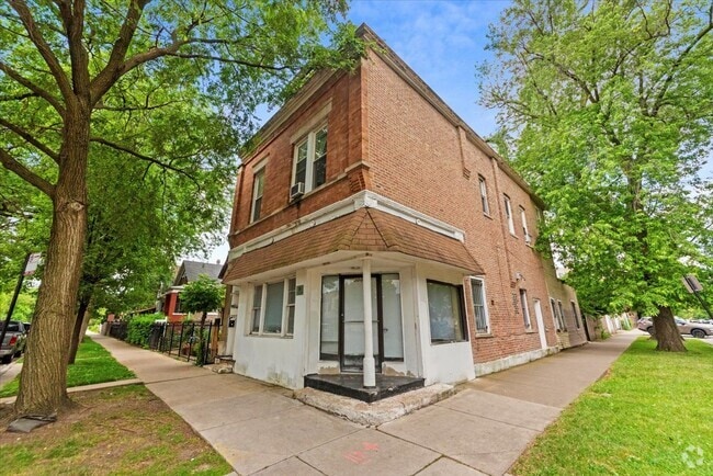 Building Photo - 3000 S Kedvale Ave Rental