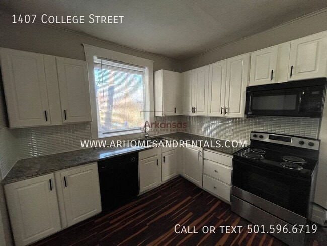 Photo - 1407 College St
