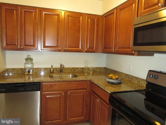 Photo - 2028 Walnut St