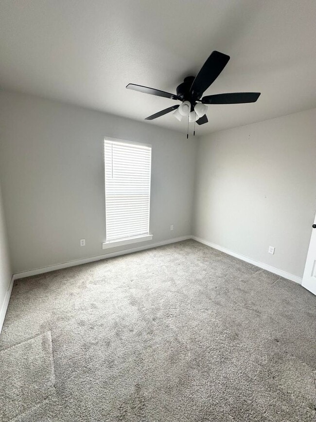 Photo - 3 Bed 2 Bathroom for Rent!