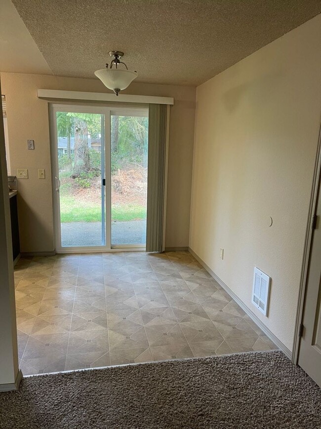Photo - DUPLEX - 2 BED 1 BATH WITH 1 CAR GARAGE IN CENTRAL PORT ORCHARD! Unidad 2
