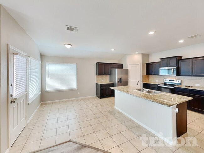 Photo - 324 Foxhunter St