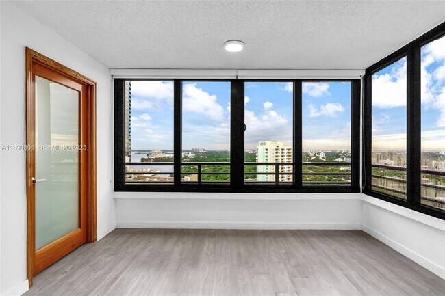 Photo - 2333 Brickell Ave Unidad PH208